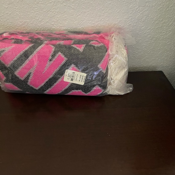 Assortments new VS and PINK TOTES - Picture 5 of 15